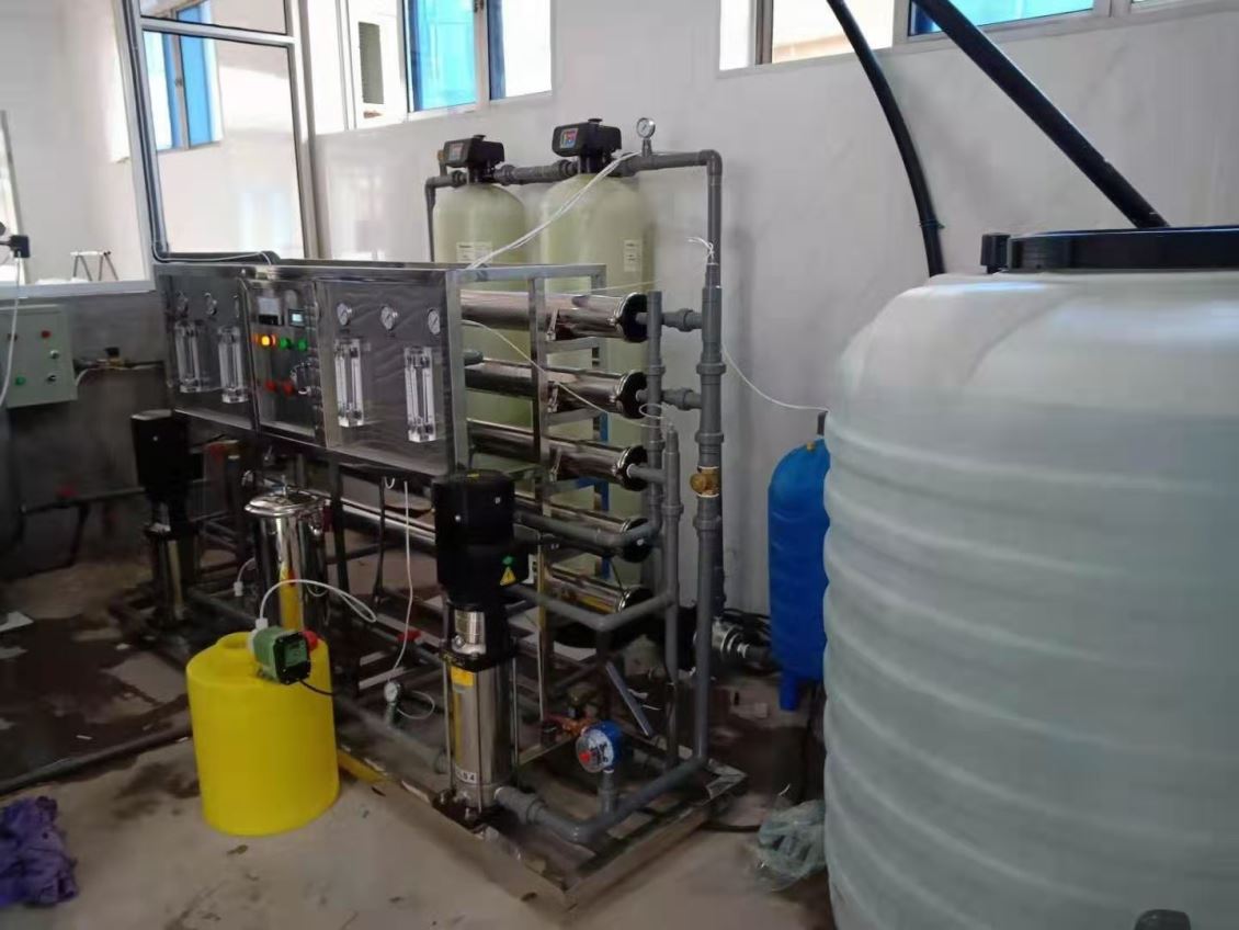 引进天津纯净水设备的反渗透脱盐技术